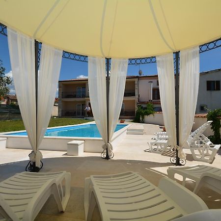 Žbandaj Bed & Breakfast Kastel מראה חיצוני תמונה
