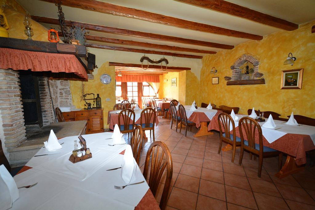 Žbandaj Bed & Breakfast Kastel מראה חיצוני תמונה