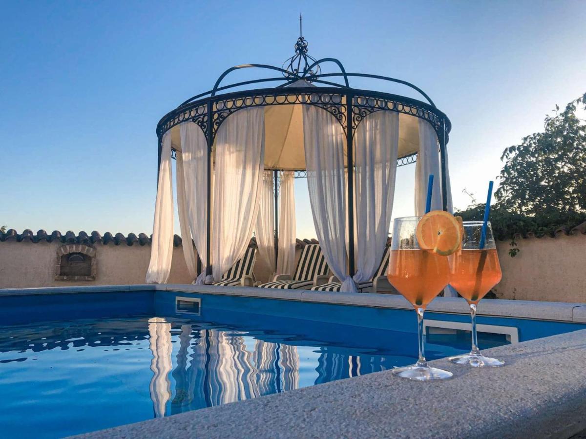Žbandaj Bed & Breakfast Kastel מראה חיצוני תמונה