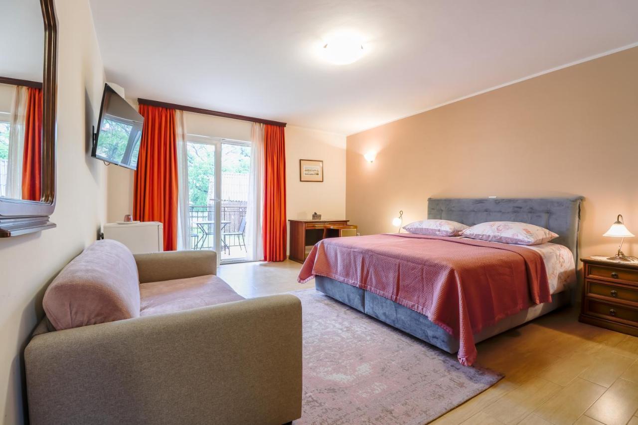 Žbandaj Bed & Breakfast Kastel מראה חיצוני תמונה