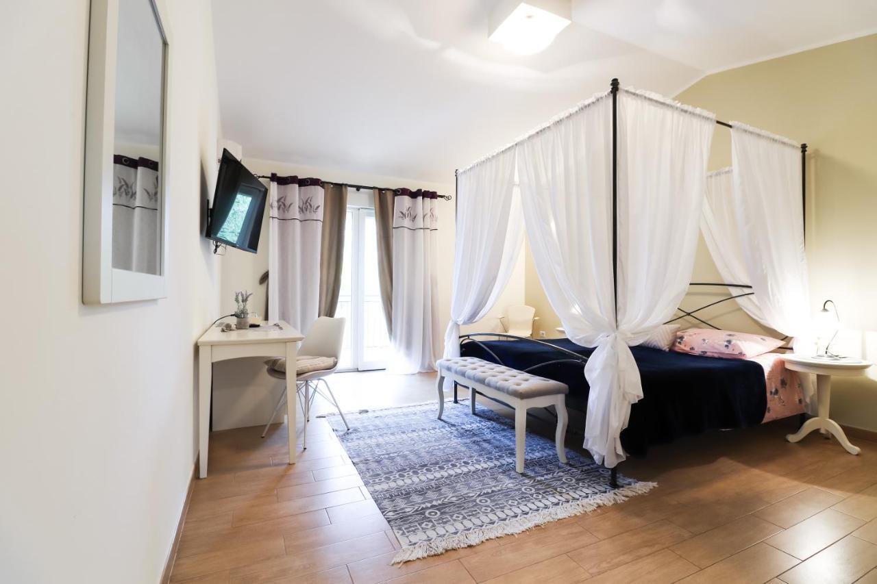 Žbandaj Bed & Breakfast Kastel מראה חיצוני תמונה