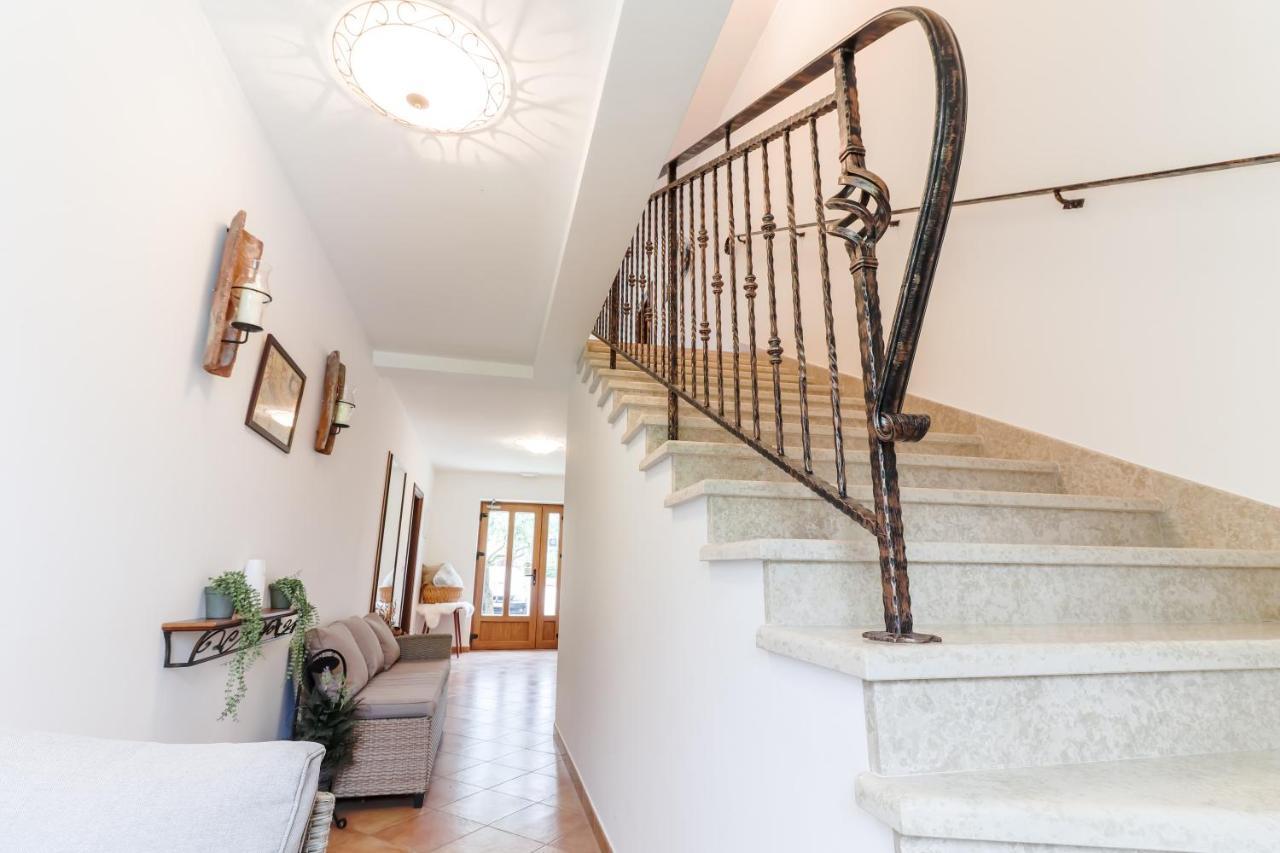 Žbandaj Bed & Breakfast Kastel מראה חיצוני תמונה