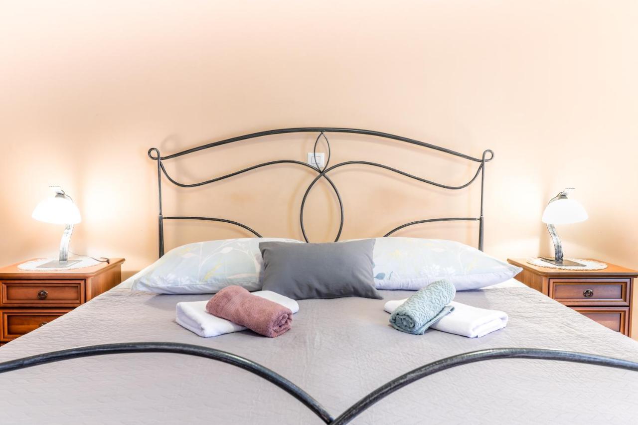 Žbandaj Bed & Breakfast Kastel מראה חיצוני תמונה