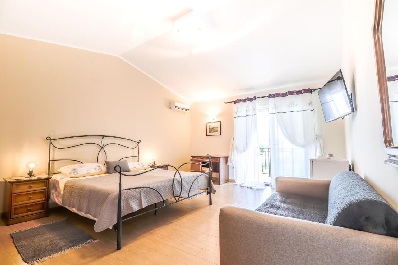 Žbandaj Bed & Breakfast Kastel מראה חיצוני תמונה