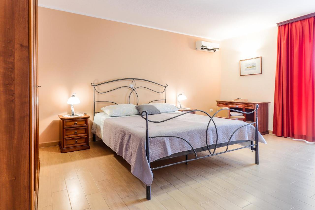 Žbandaj Bed & Breakfast Kastel מראה חיצוני תמונה