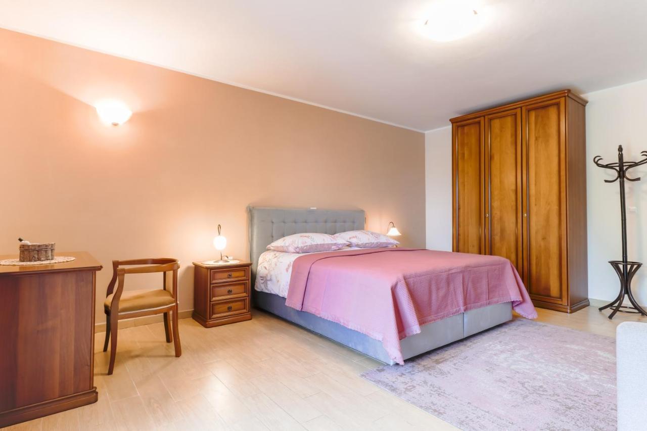 Žbandaj Bed & Breakfast Kastel מראה חיצוני תמונה