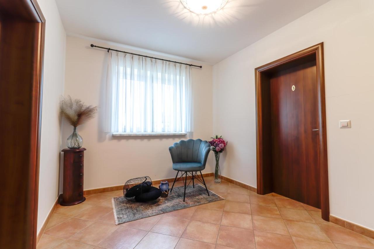 Žbandaj Bed & Breakfast Kastel מראה חיצוני תמונה