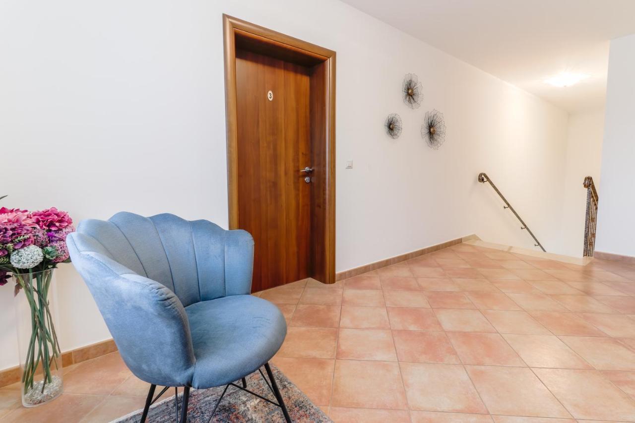 Žbandaj Bed & Breakfast Kastel מראה חיצוני תמונה