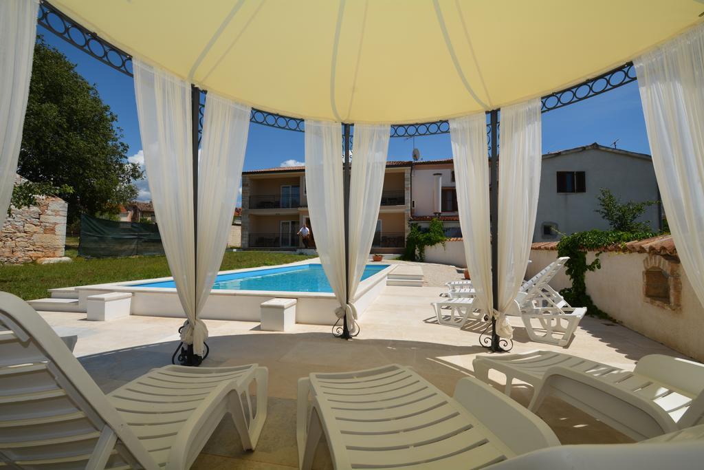 Žbandaj Bed & Breakfast Kastel מראה חיצוני תמונה